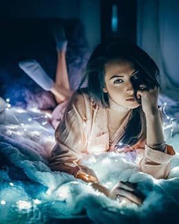 Đèn fairy lights ánh sáng ấm áp trong phòng